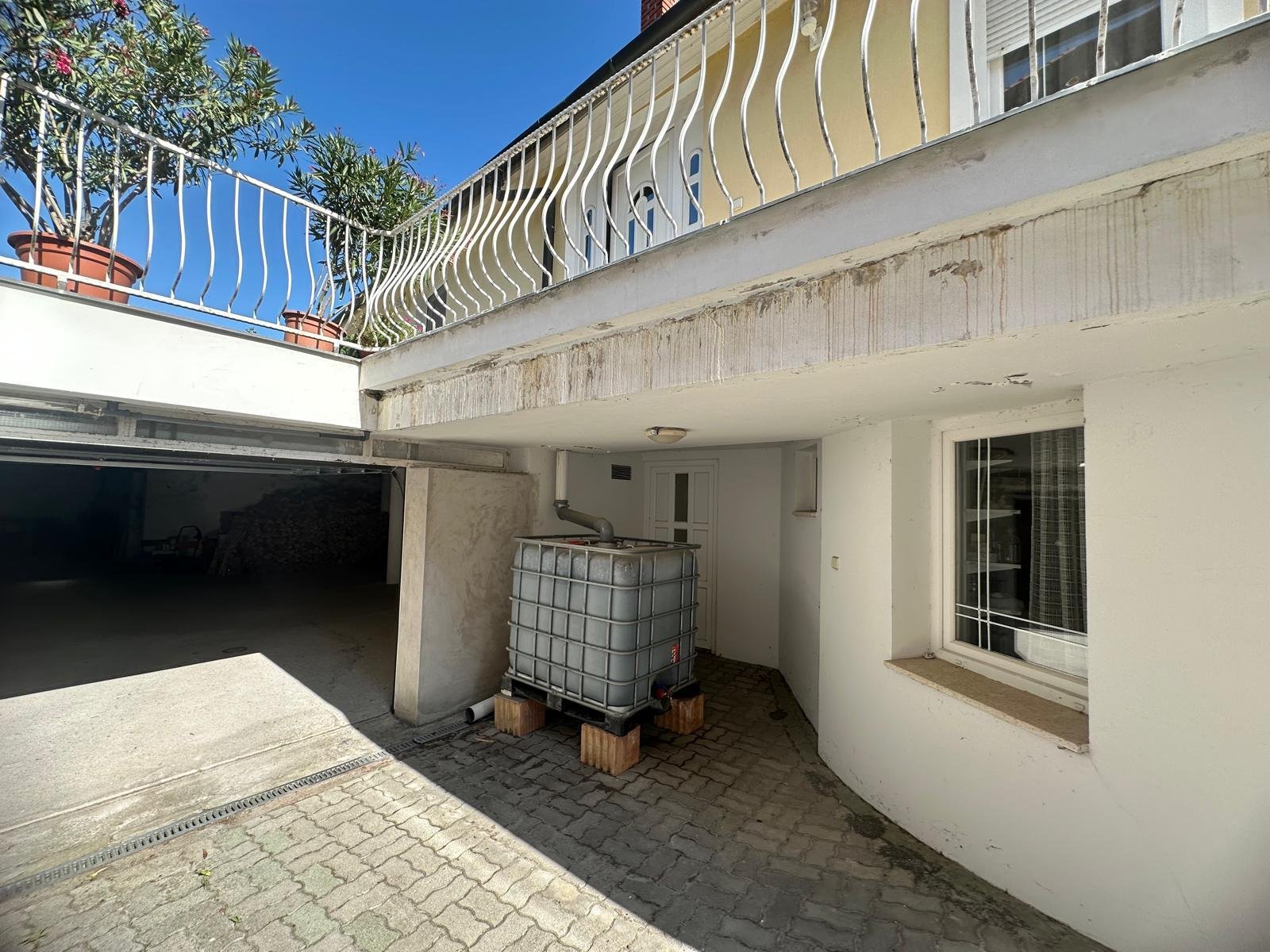 (AAA) Einfamilienhaus mit Praxis und Wohnungen (BI1798)