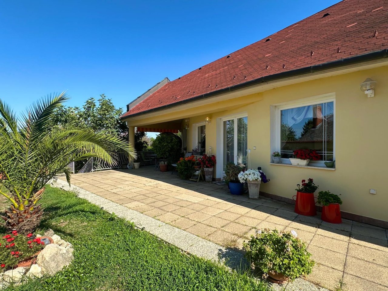 (AAA) Einfamilienhaus mit Praxis und Wohnungen (BI1798)