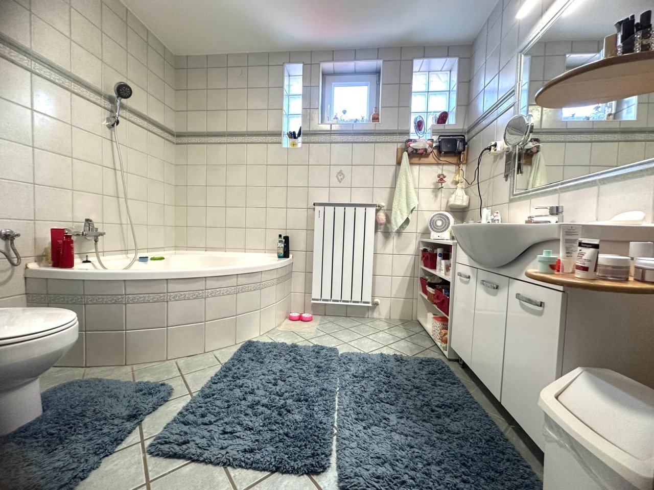 (AAA) Einfamilienhaus mit Praxis und Wohnungen (BI1798)