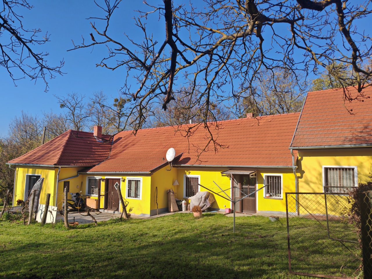 (AAA) Großes Landhaus mit Einliegerwohnung in sehr ruhiger, idyllischer Lage &amp; trotzdem zentral (CM250-2)