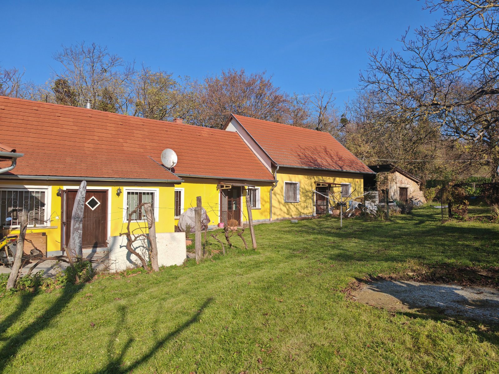 (AAA) Großes Landhaus mit Einliegerwohnung in sehr ruhiger, idyllischer Lage & trotzdem zentral (CM250-2)