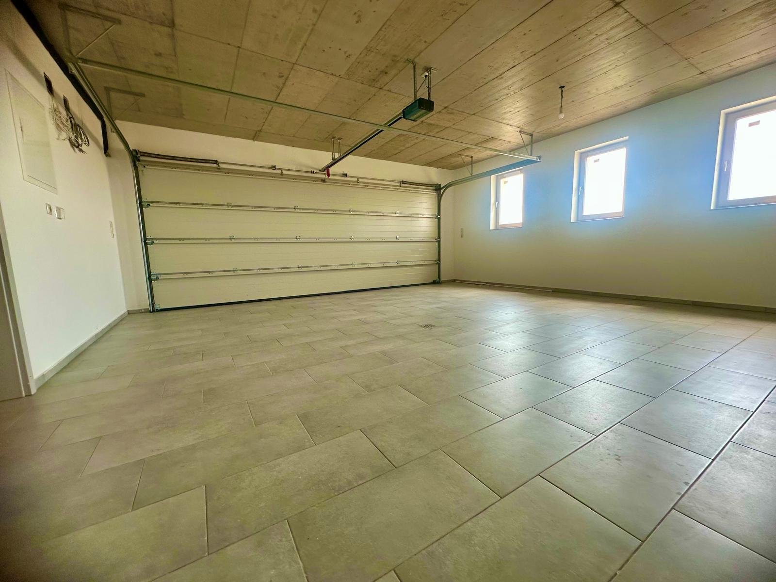 (AAA) Neu erbautes, exklusives Einfamilienhaus (BI6674)