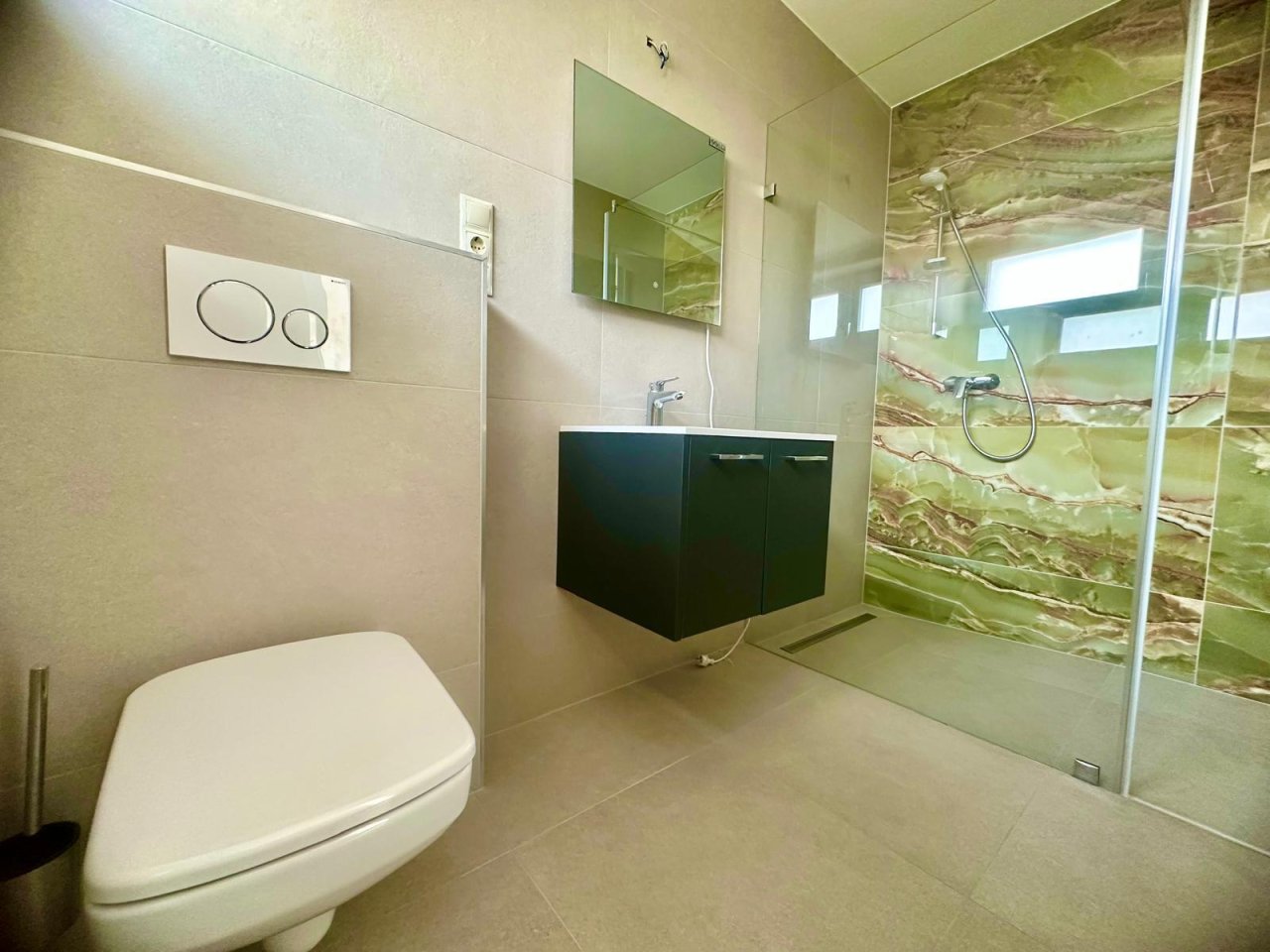 (AAA) Neu erbautes, exklusives Einfamilienhaus (BI6674)