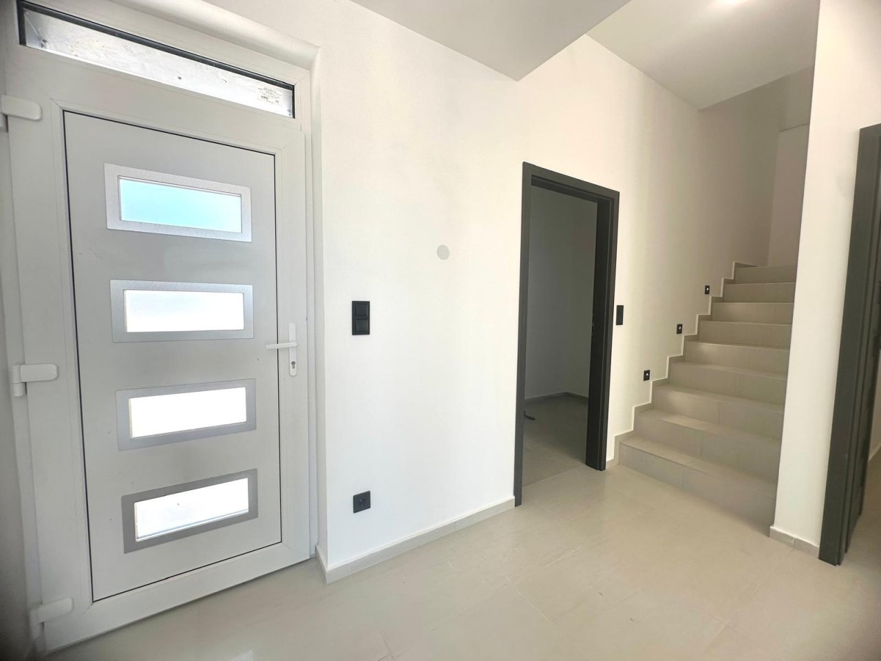 (AAA) Neu erbautes, exklusives Einfamilienhaus am Nordufer (BI9953)
