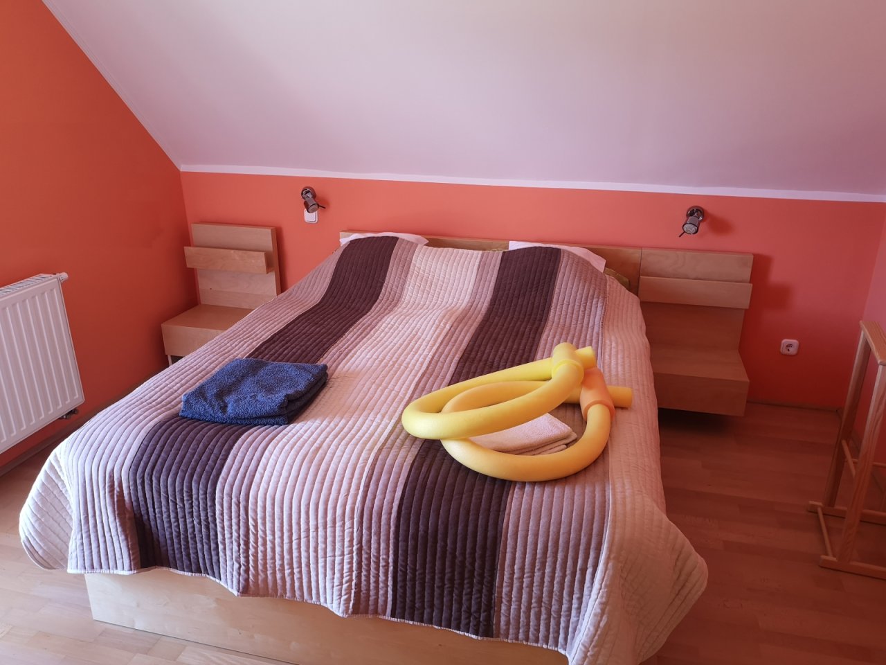 (AAA) Gästehaus mit 5 Apartments in der beliebtesten Straße des Kurorts (KE04)