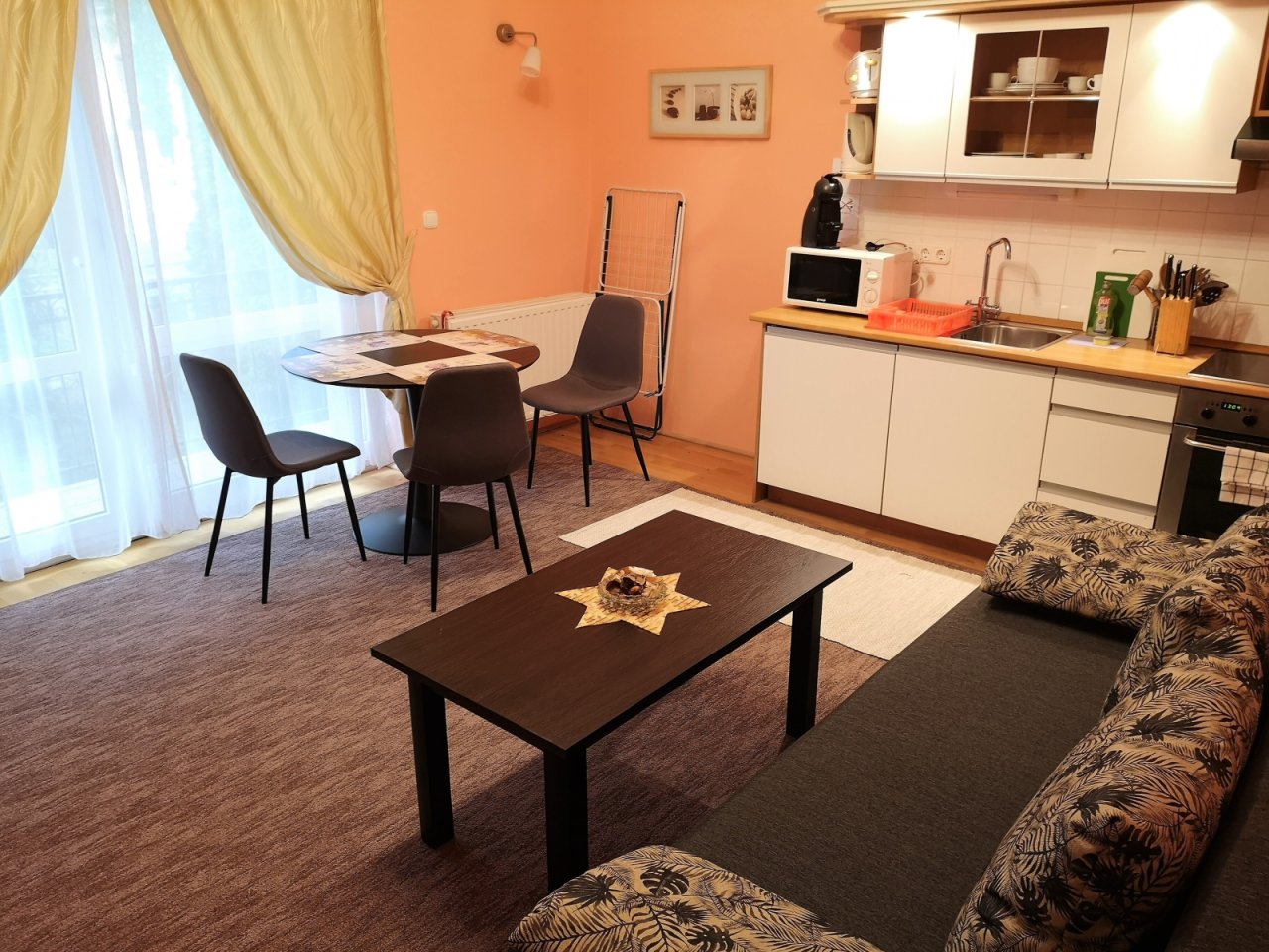(AAA) Gästehaus mit 5 Apartments in der beliebtesten Straße des Kurorts (KE04)