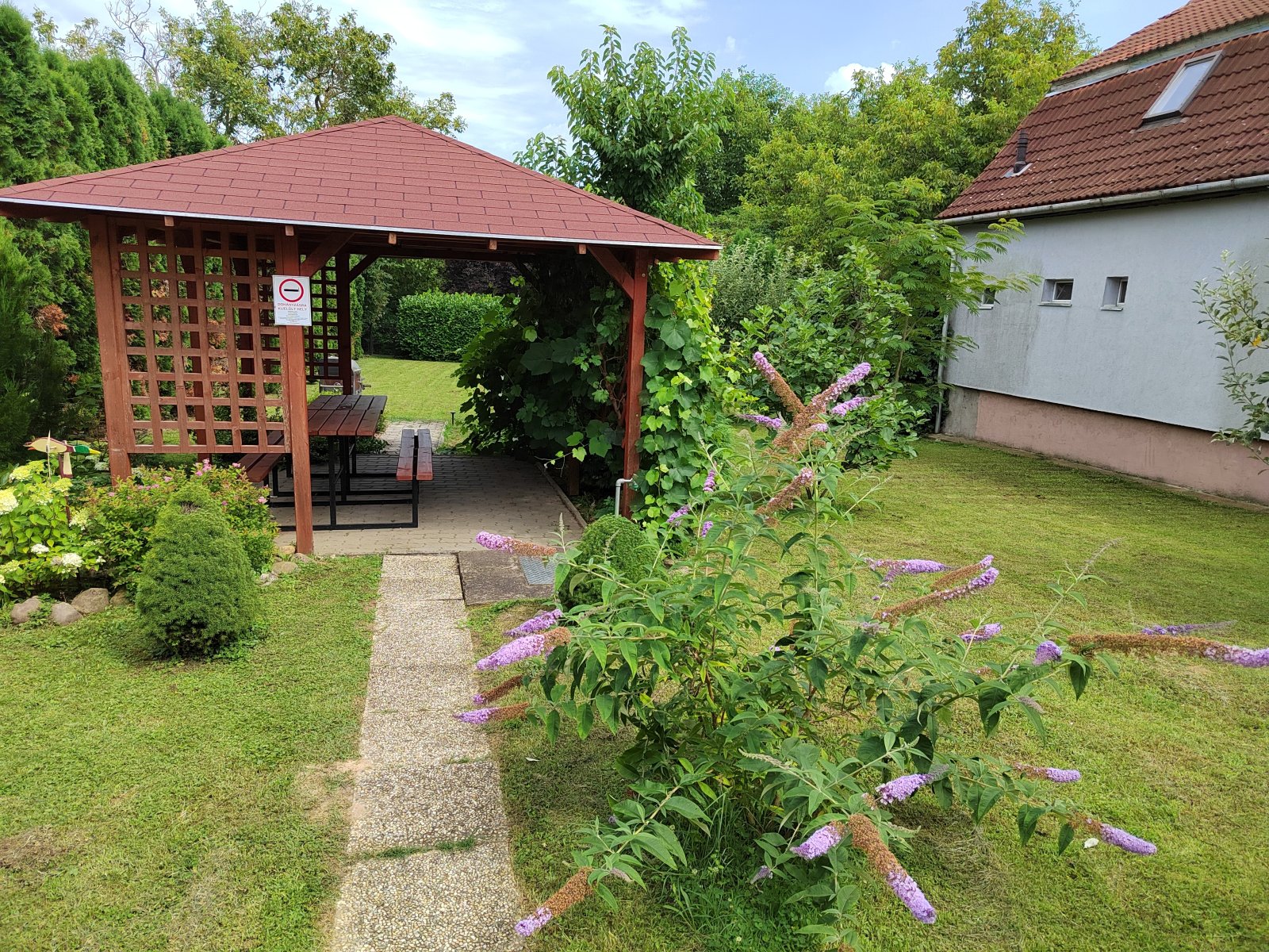 (AAA) Gästehaus mit 5 Apartments in der beliebtesten Straße des Kurorts (KE04)