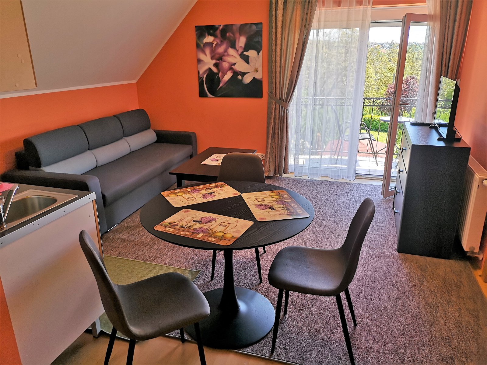 (AAA) Gästehaus mit 5 Apartments in der beliebtesten Straße des Kurorts (KE04)