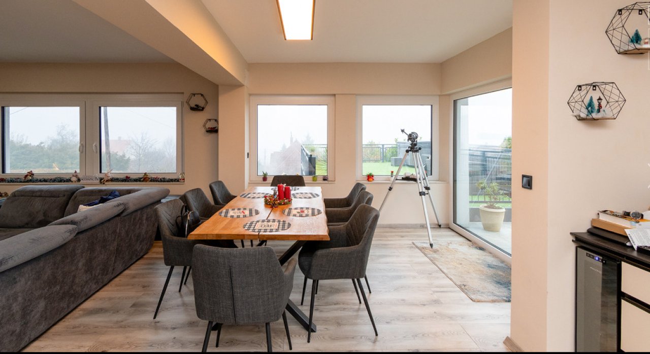 (AAA) Großzügiges Familienhaus mit Weitblick am Balaton (33447-2)