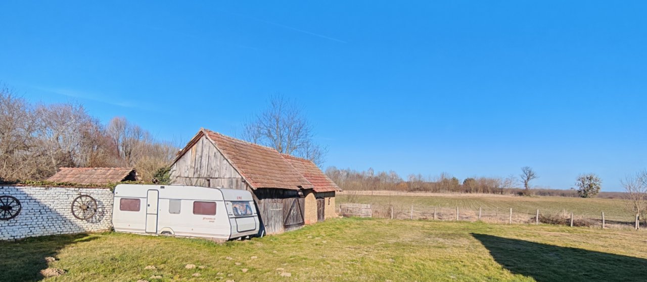 (ABA) Renoviertes Einfamilienhaus in ruhiger, naturnaher Lage mit Doppel-Grundstück (BB2956)