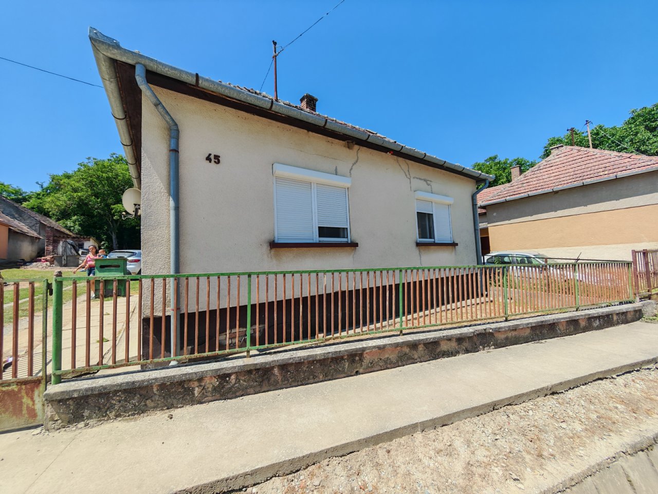 (BCA) Sanierungsbedürftiges Haus in ruhiger Umgebung (BB9366)
