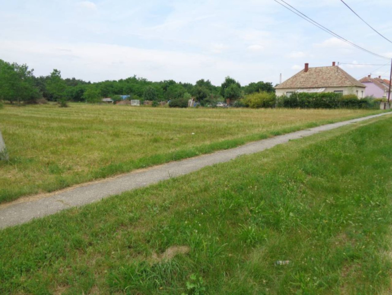 (A-A)Drei nebeneinanderliegende Bau-Grundstücke (BKM014)