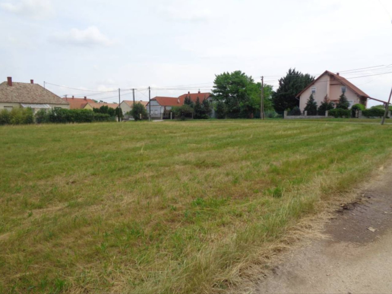 (A-A)Drei nebeneinanderliegende Bau-Grundstücke (BKM014)