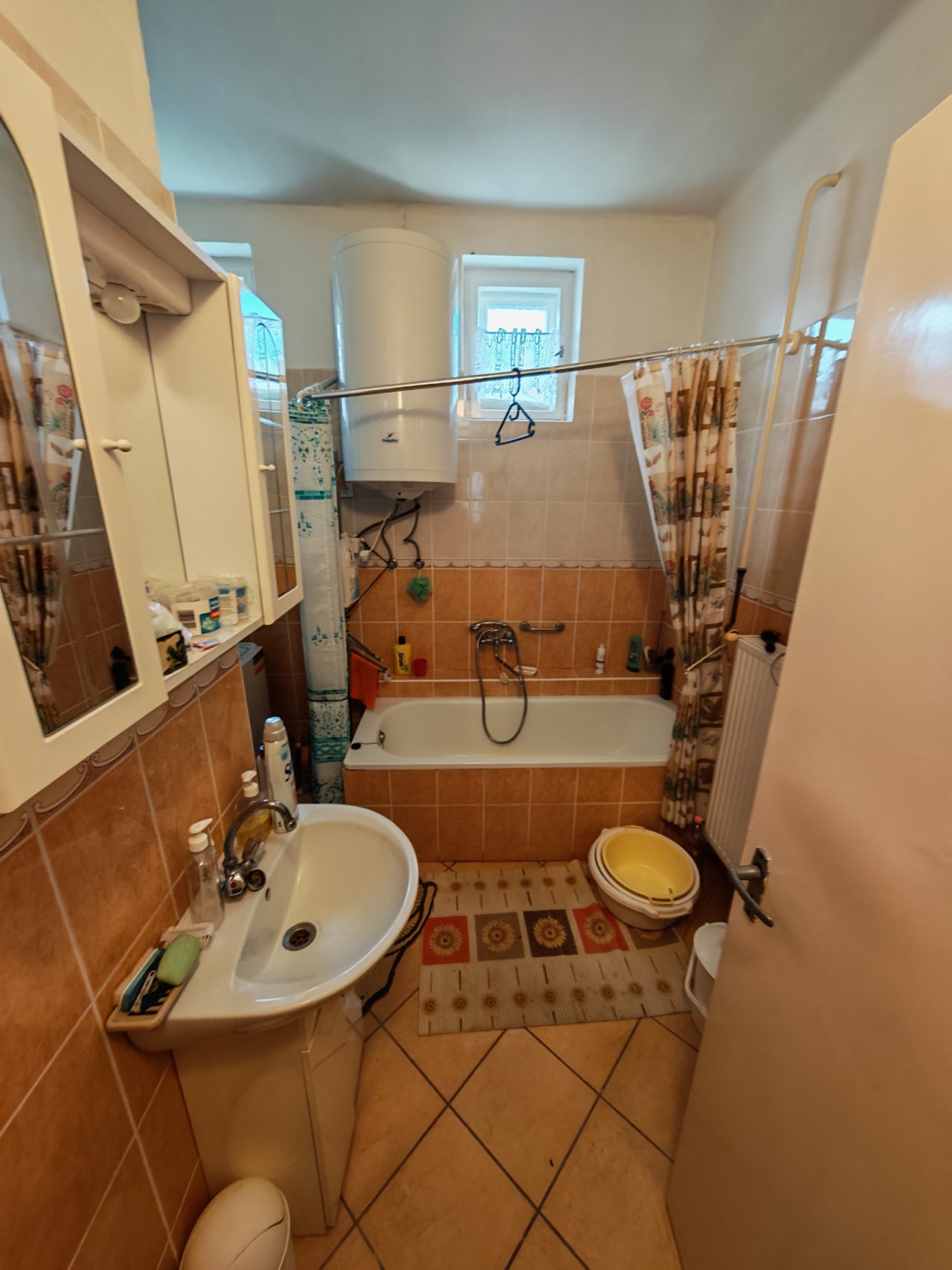 (ABA) Teilrenoviertes Einfamilienhaus in einer ruhigen Lage (BB7261)