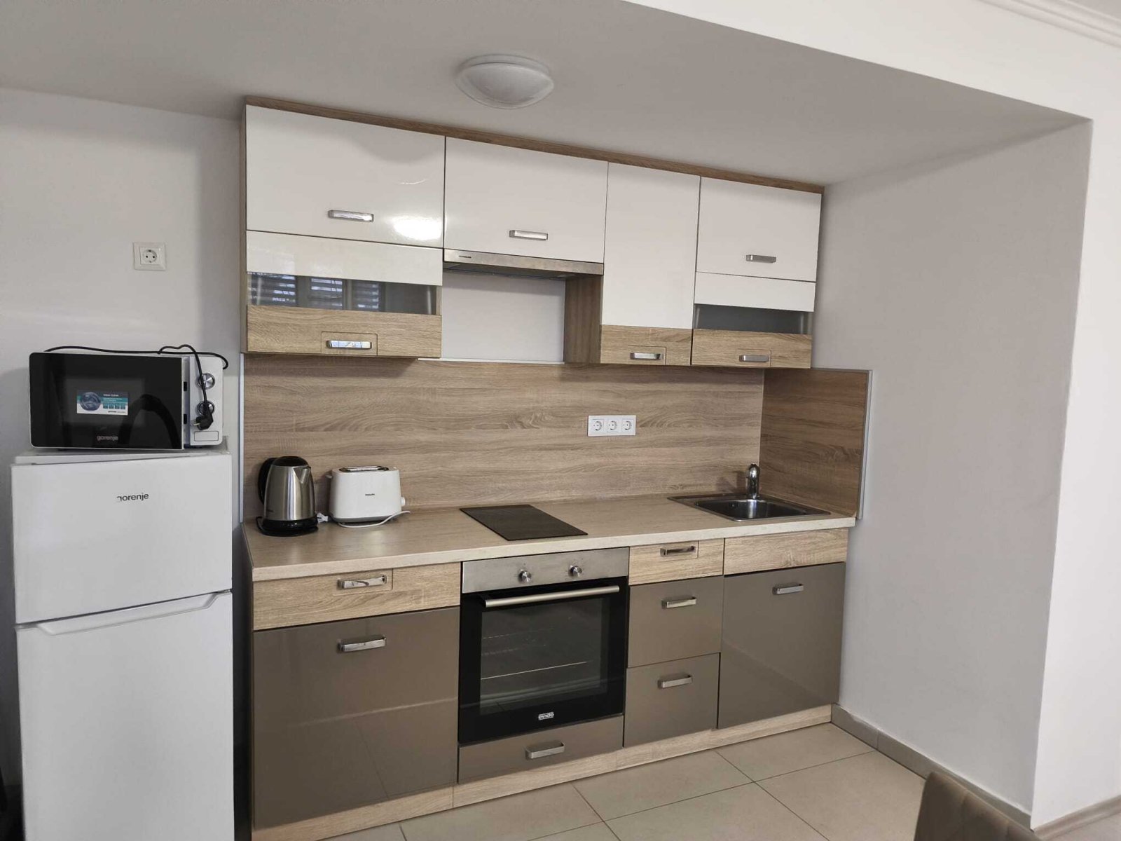 (AAA) Möbelierte Wohnung im Zentrum mit Tiefgaragenplatz (KK054)