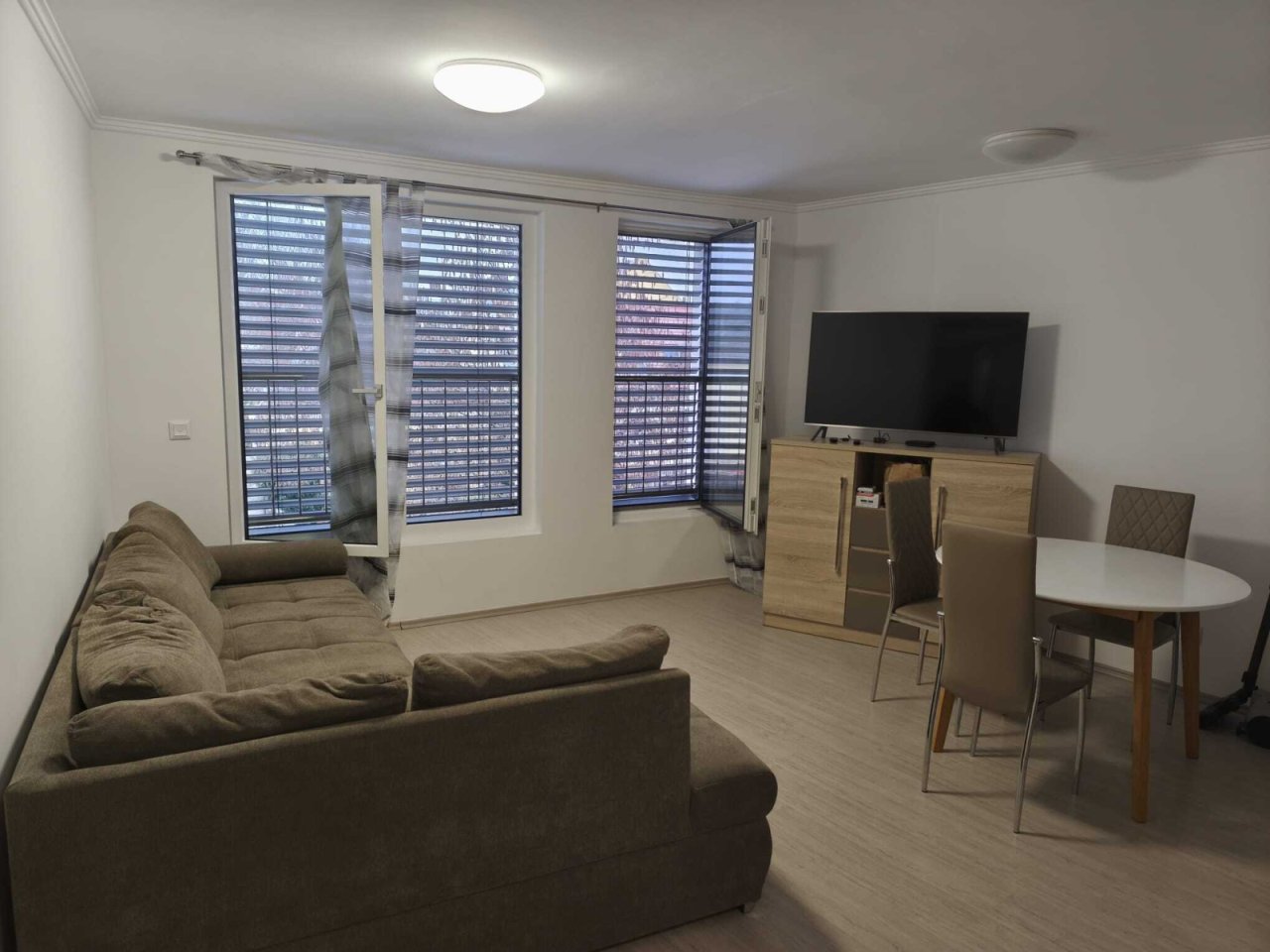 (AAA) Möbelierte Wohnung im Zentrum mit Tiefgaragenplatz (KK054)