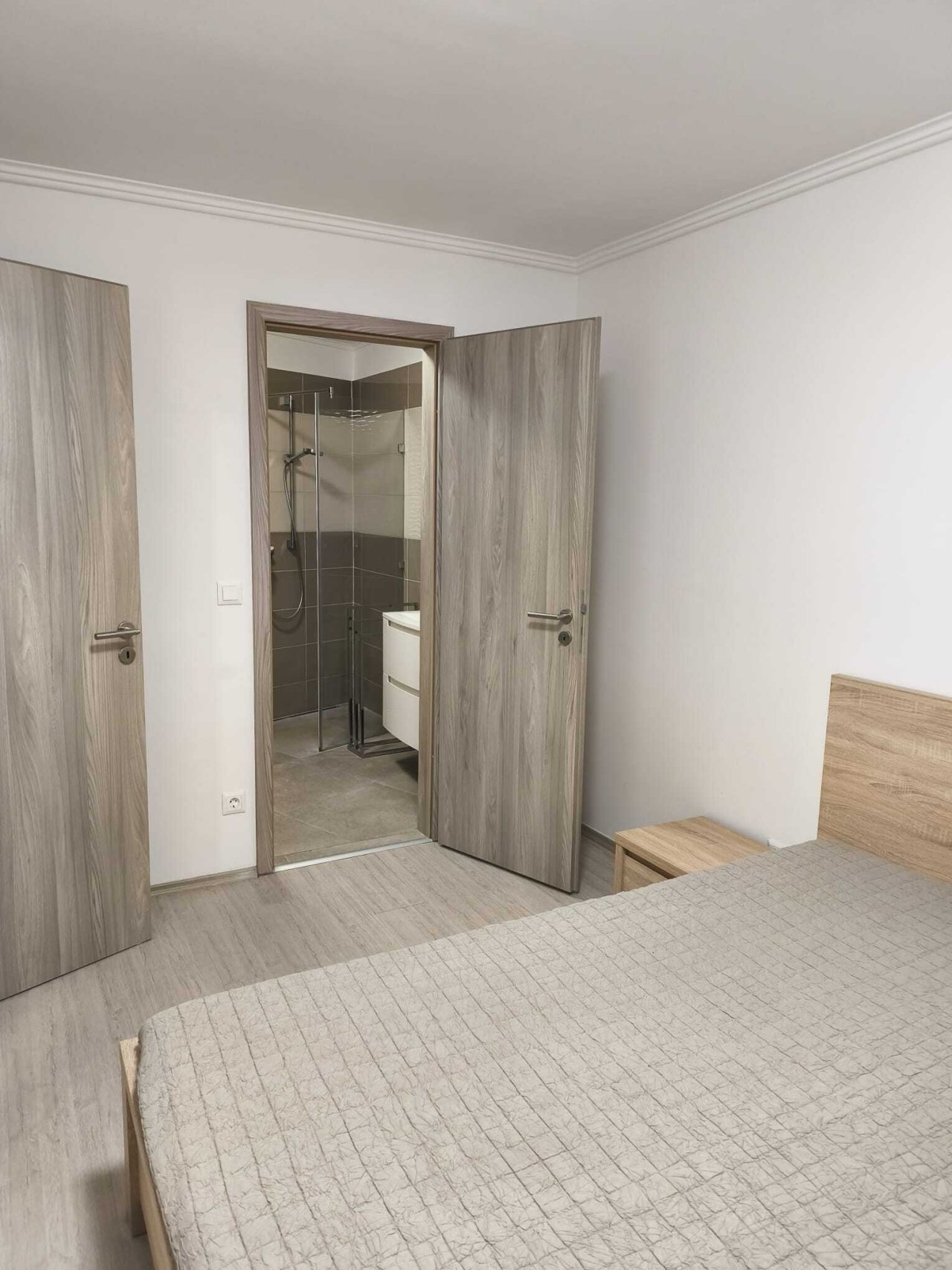 (AAA) Möbelierte Wohnung im Zentrum mit Tiefgaragenplatz (KK054)