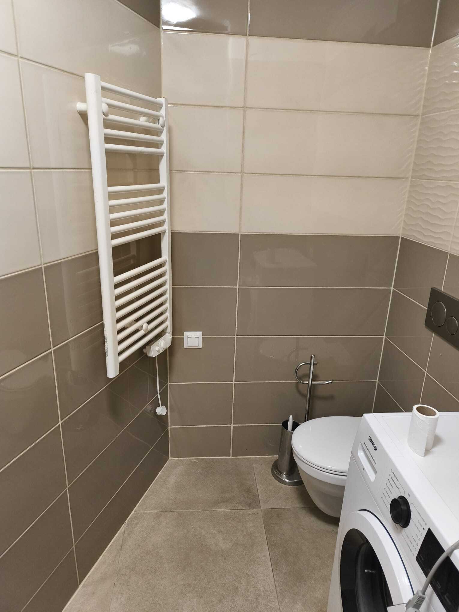 (AAA) Möbelierte Wohnung im Zentrum mit Tiefgaragenplatz (KK054)