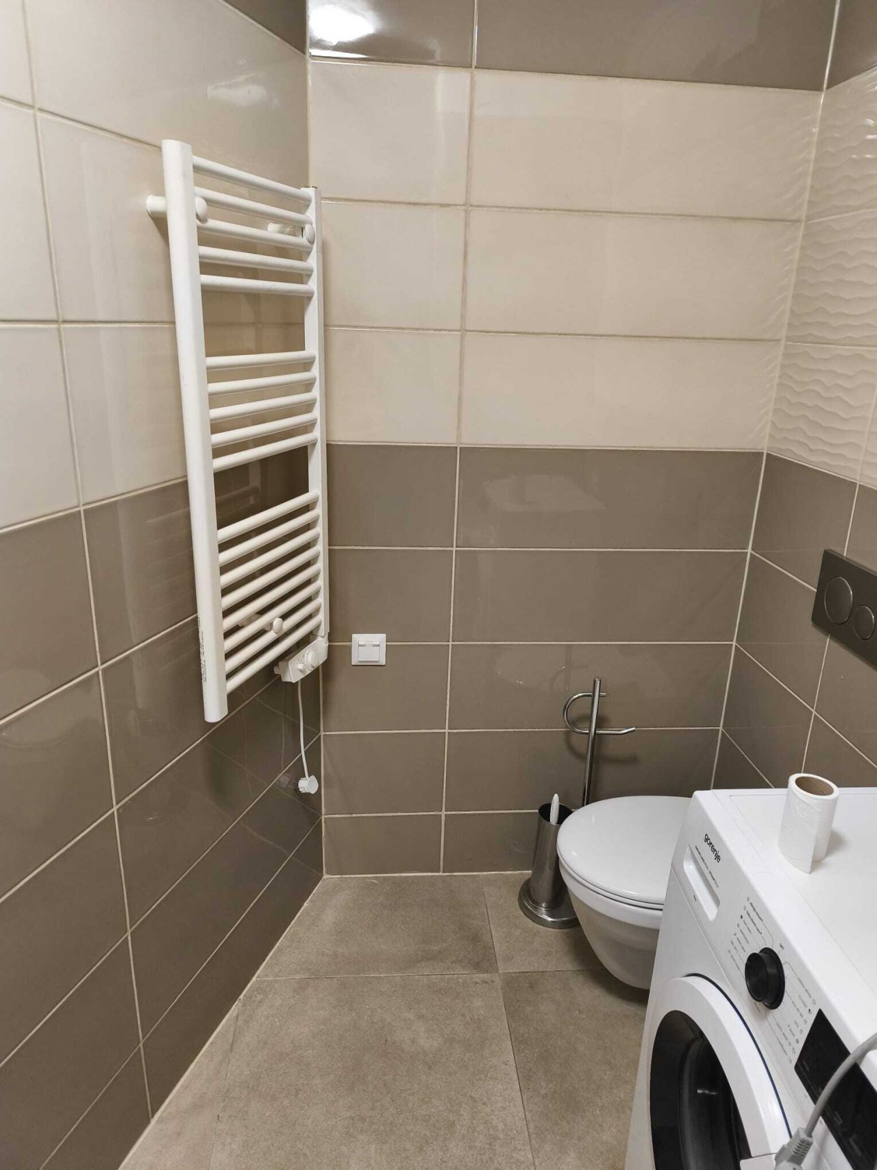 (AAA) Möbelierte Wohnung im Zentrum mit Tiefgaragenplatz (KK054)