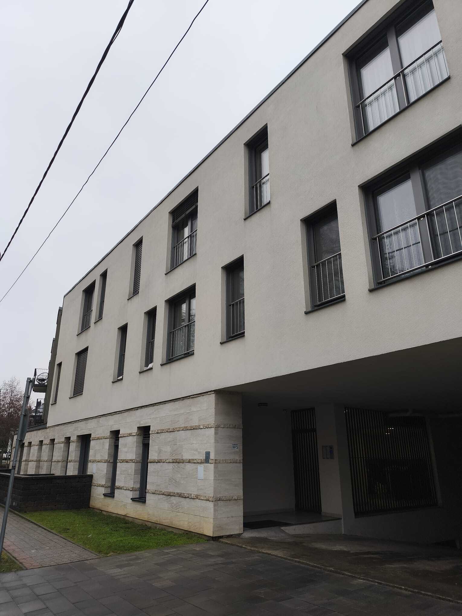(AAA) Möbelierte Wohnung im Zentrum mit Tiefgaragenplatz (KK054)