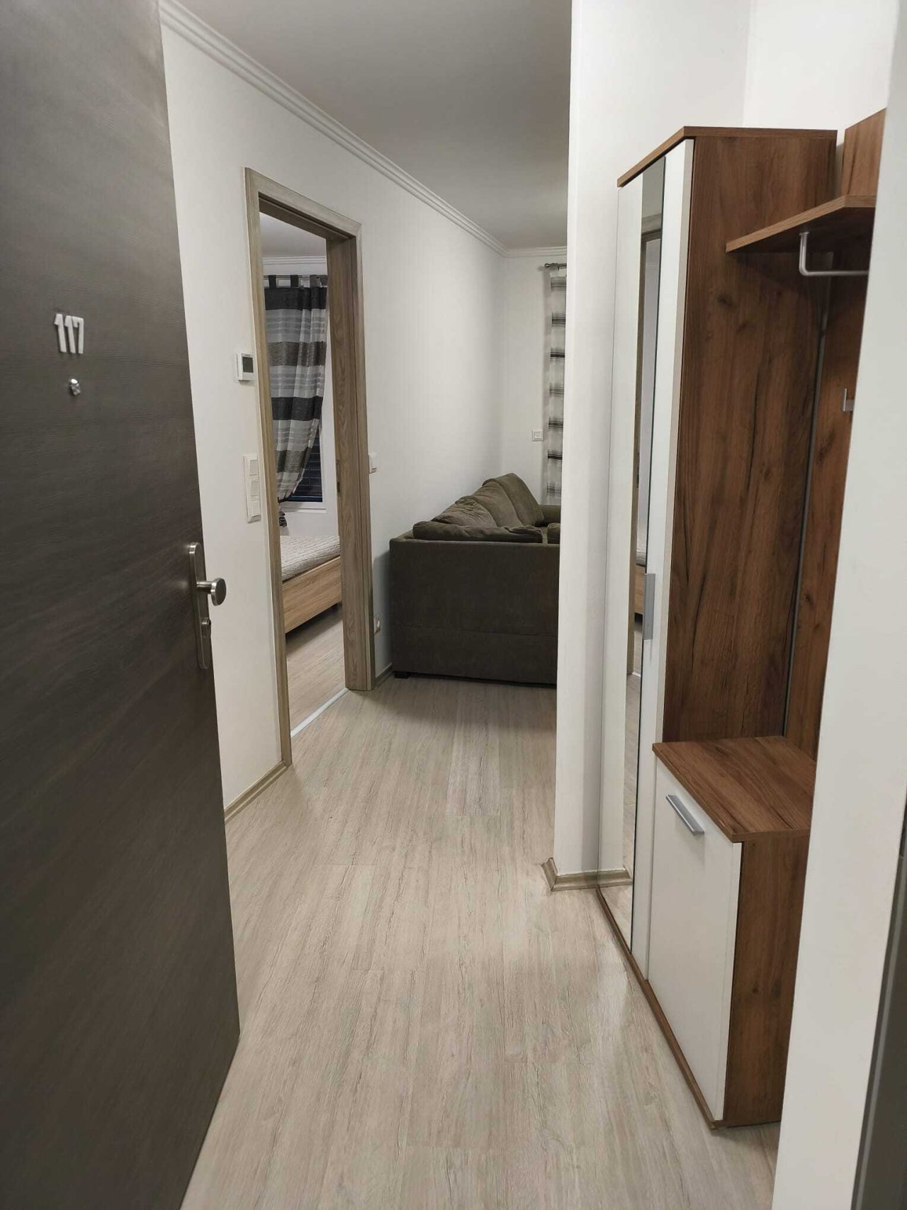 (AAA) Möbelierte Wohnung im Zentrum mit Tiefgaragenplatz (KK054)