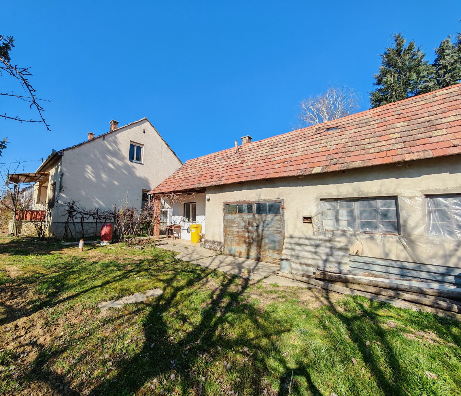 (ABA) Teilrenoviertes Einfamilienhaus in ruhiger Lage
