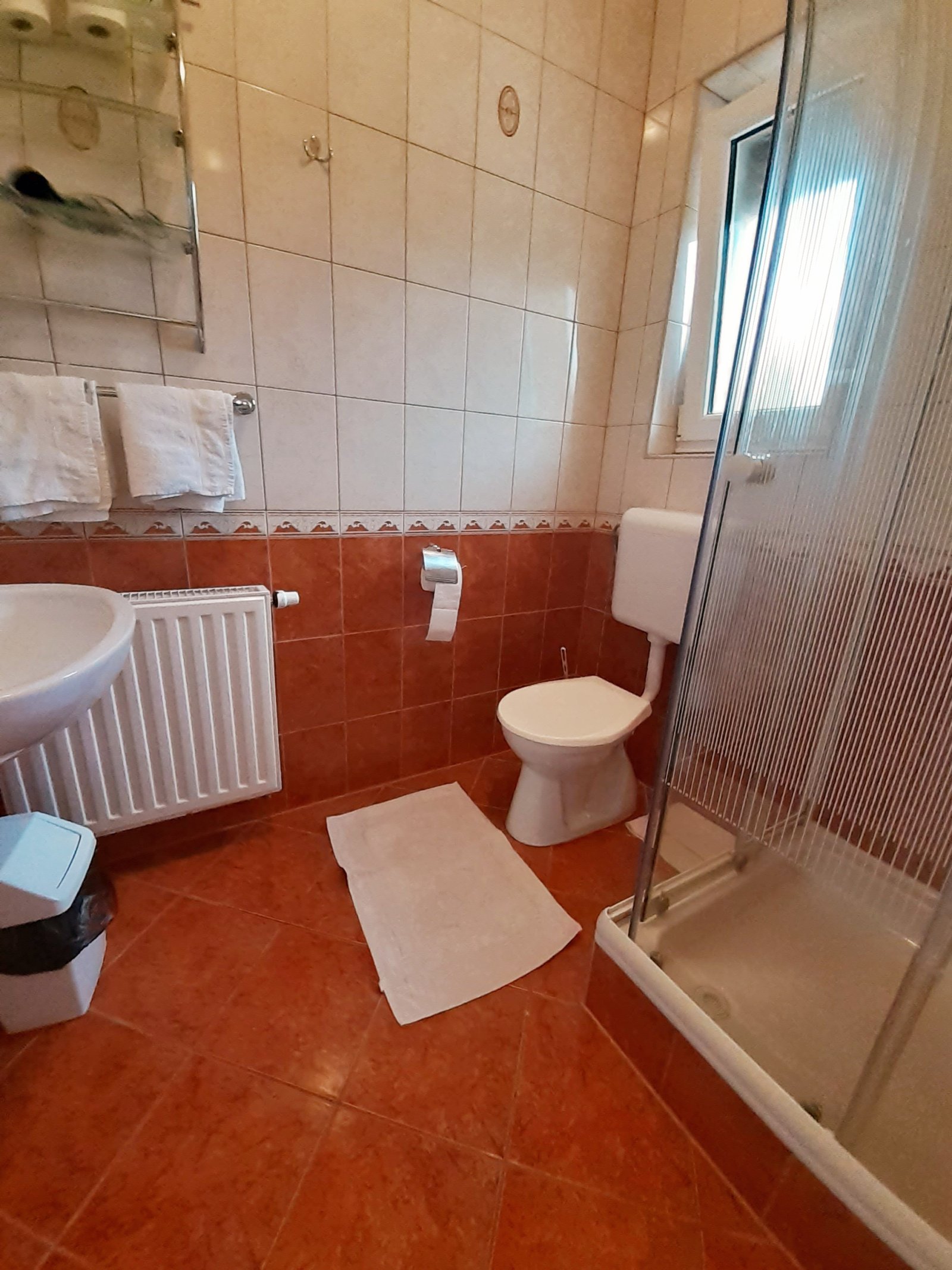 (AAA) Neuwertiger Bungalow & 2 Apartments im Thermalbad Nähe Balaton (KK056)