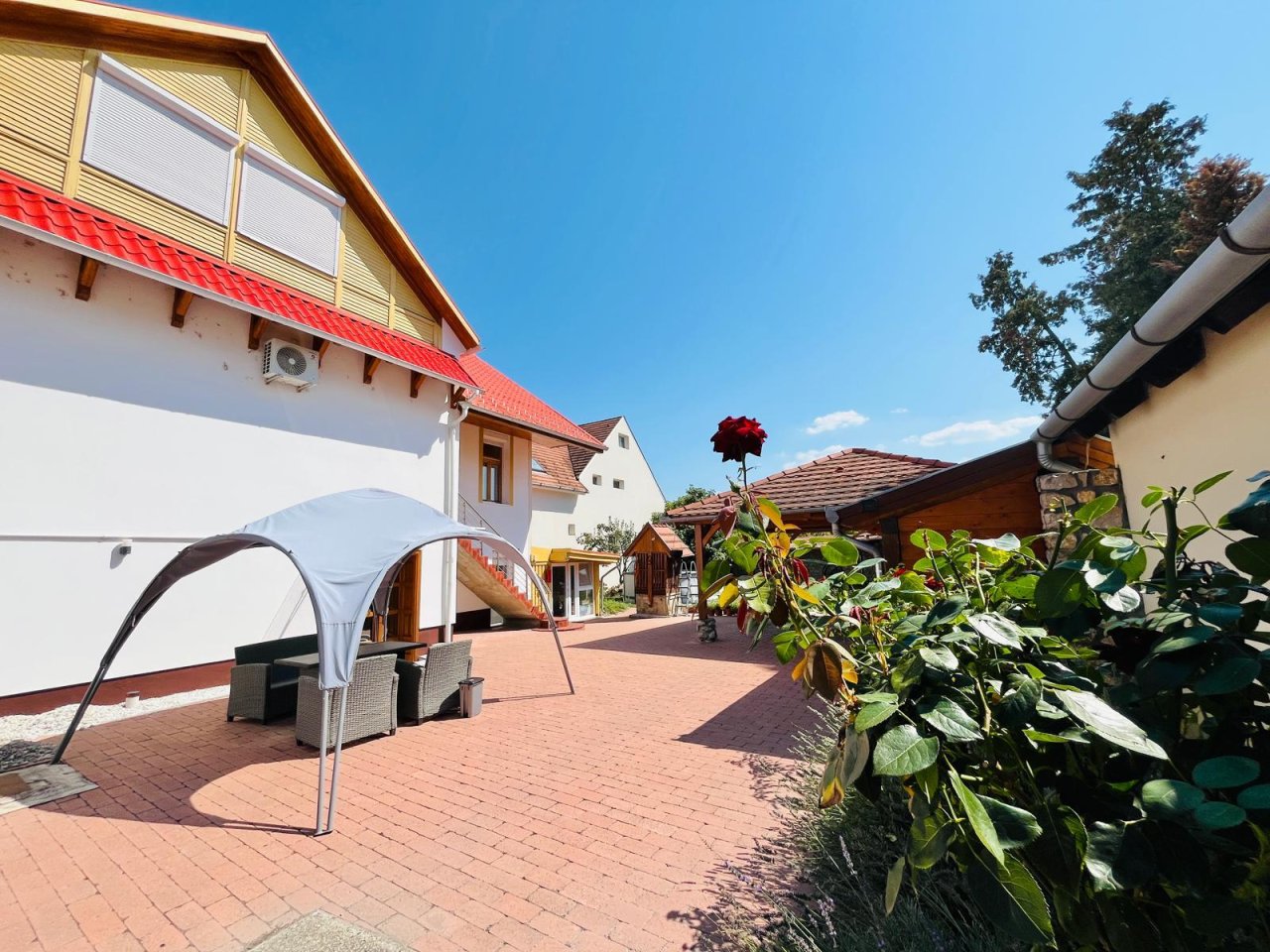 (AAA) Renoviertes Zweifamilienhaus in Strandnähe (ESP1432)