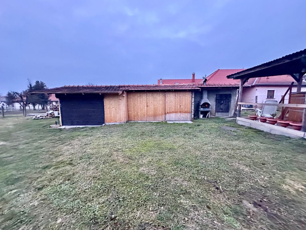 (ABA) Renoviertes Familienhaus in ruhiger, naturnaher Lage (NYV0708)