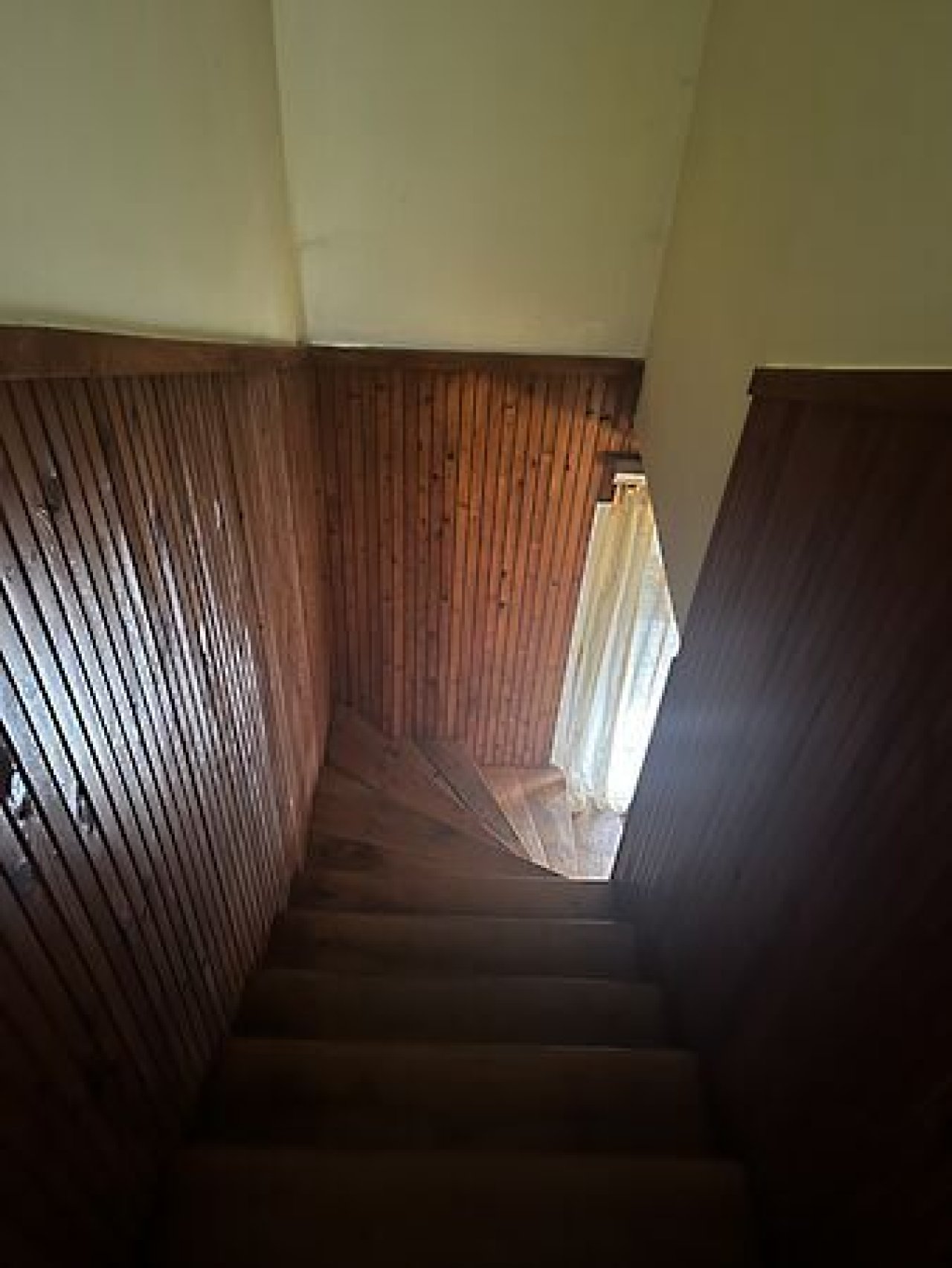 TeiLsaniertes Einfamilienhaus in einer Ruhiger Lage (HGY0755)