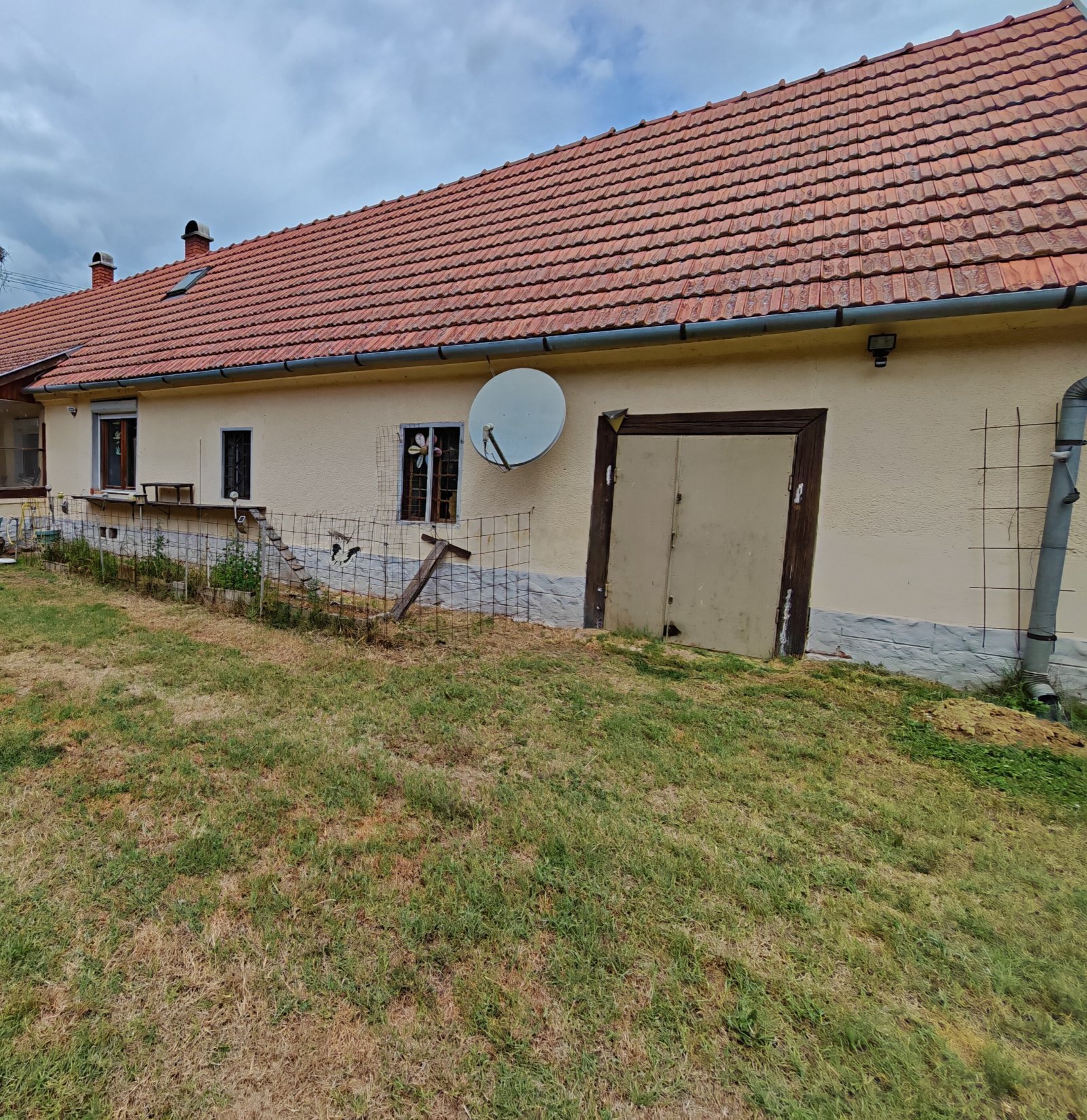 (BBA) Renovierungsbedürftiges Haus in ruhiger, harmonischer Umgebung