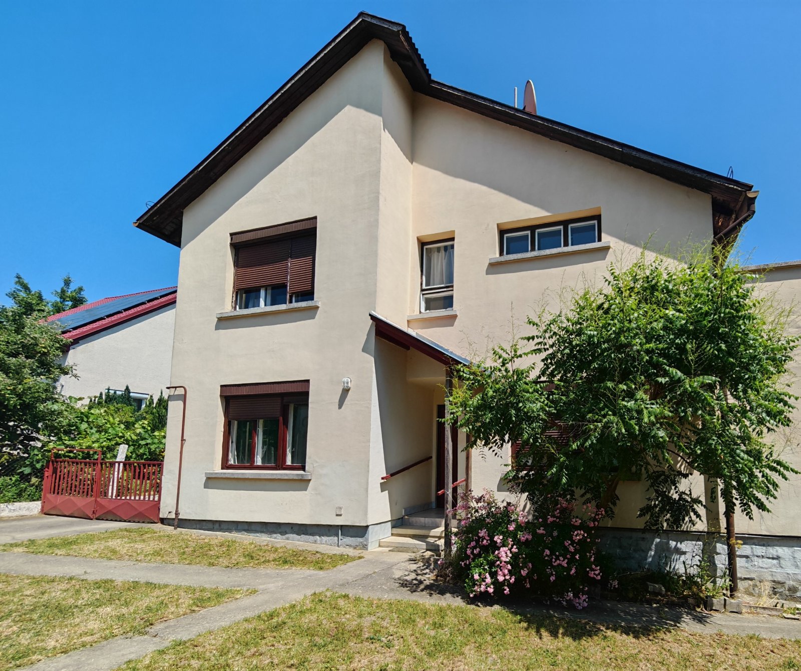Renovierungsbedürftiges Haus in ruhigen Umgebung