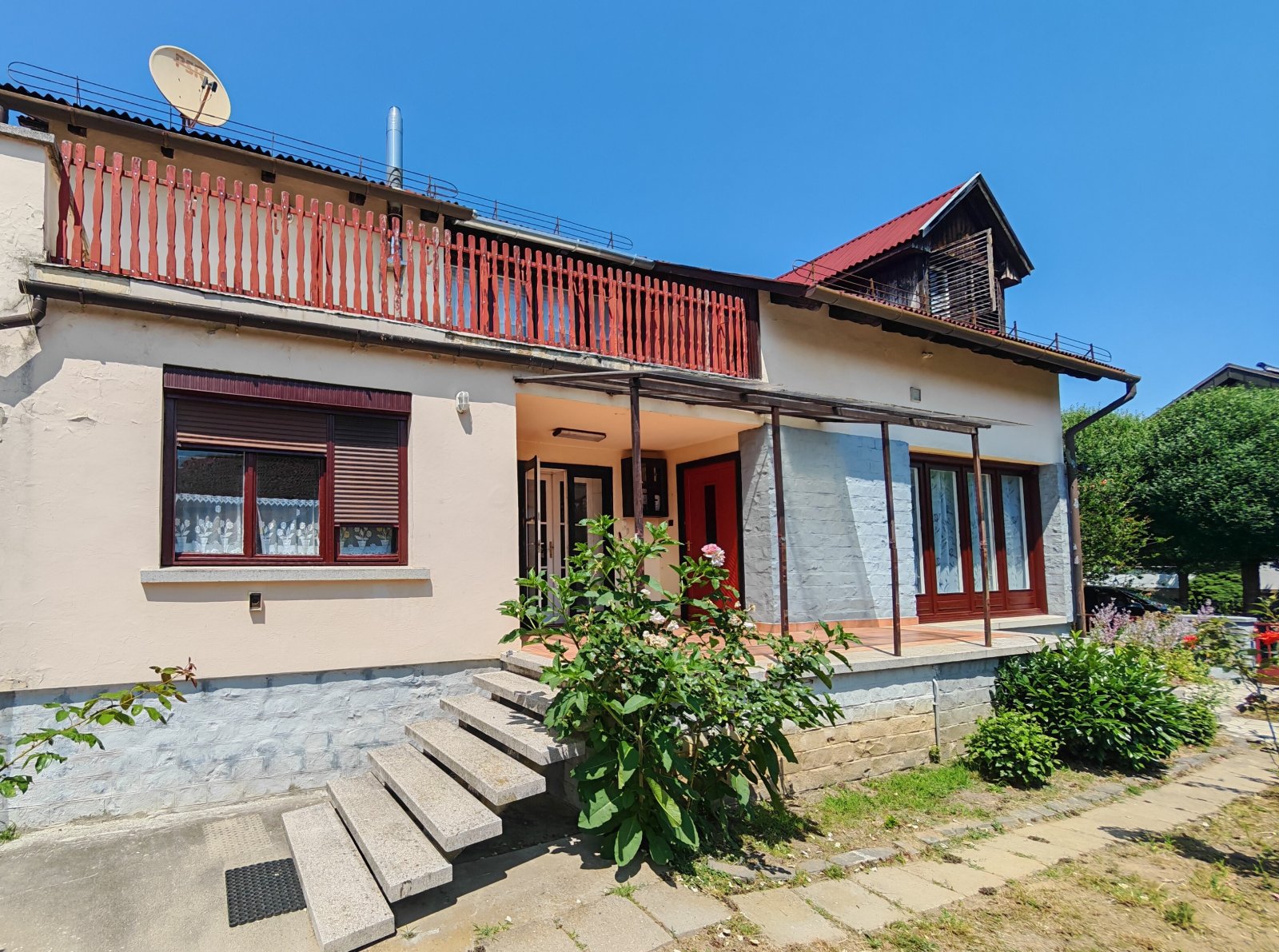 Renovierungsbedürftiges Haus in ruhigen Umgebung