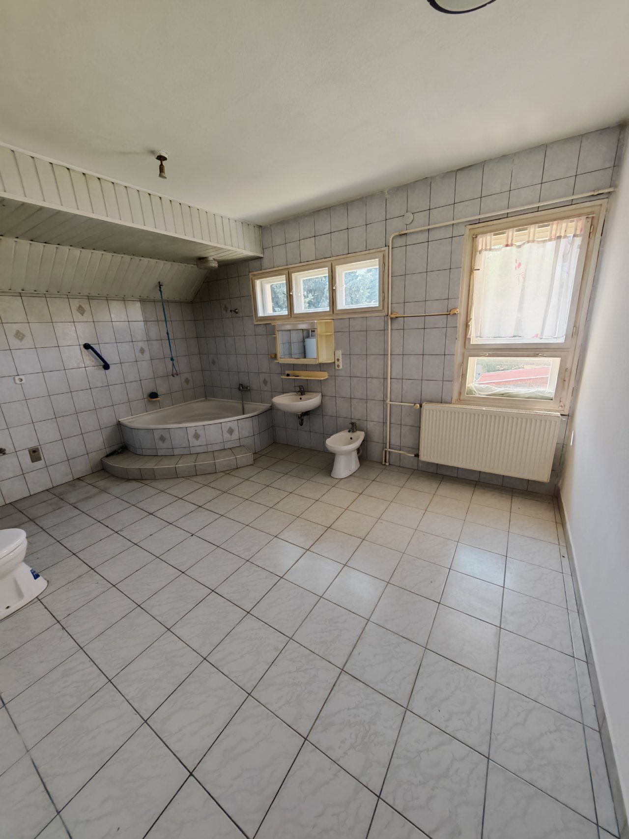 Renovierungsbedürftiges  Haus in ruhigen Umgebung (BB8329)