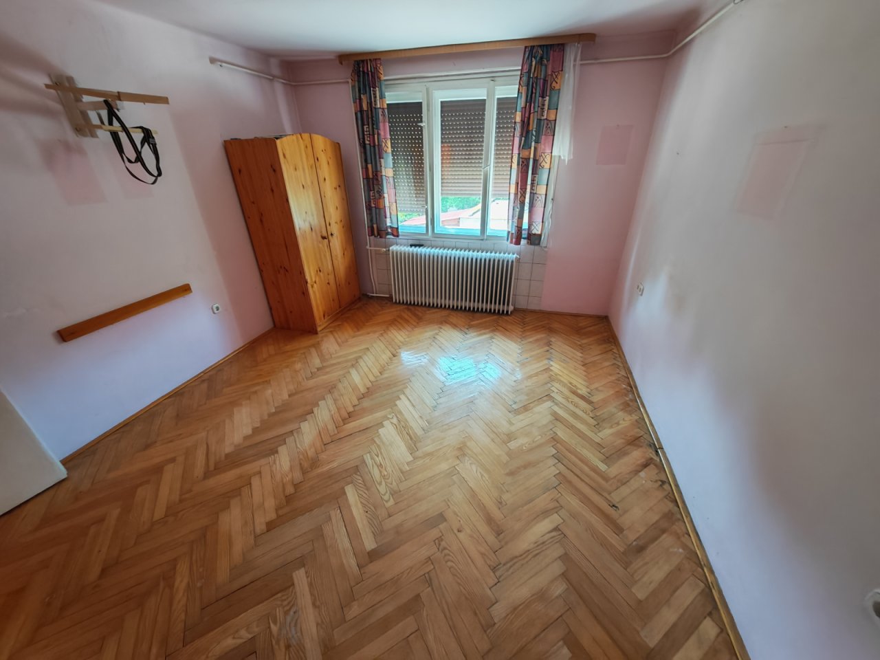 Renovierungsbedürftiges  Haus in ruhigen Umgebung (BB8329)