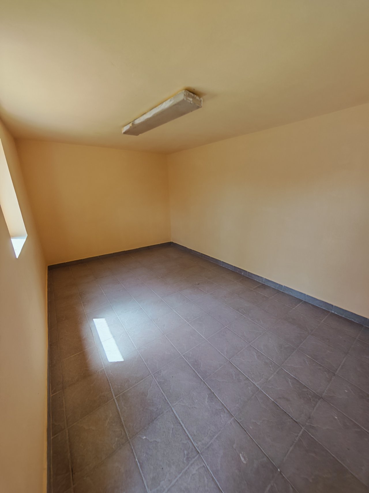 Renovierungsbedürftiges  Haus in ruhigen Umgebung (BB8329)