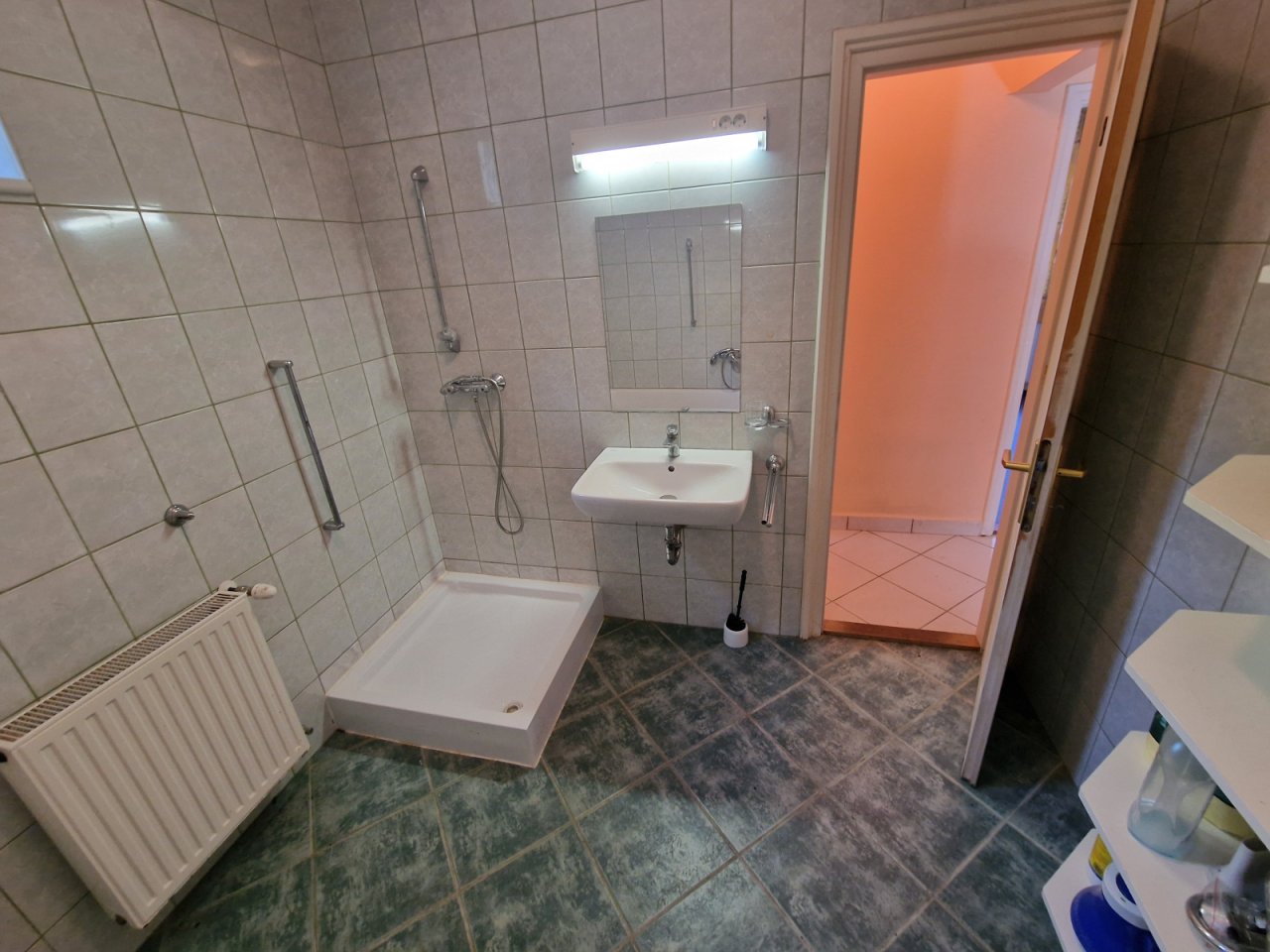 (BBA) Großes Landhaus in gutem Zustand auf einem schön eingewachsenen Grundstück (CM124-2)