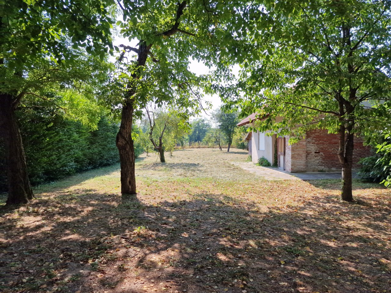 (BBA) Großes Landhaus in gutem Zustand auf einem schön eingewachsenen Grundstück (CM124-2)