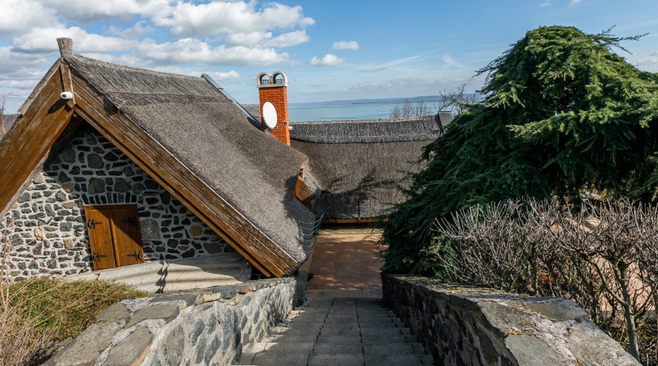 (AAA) Premium-Wohnhaus mit unvergleichlichem Panoramablick auf den Balaton (33880)