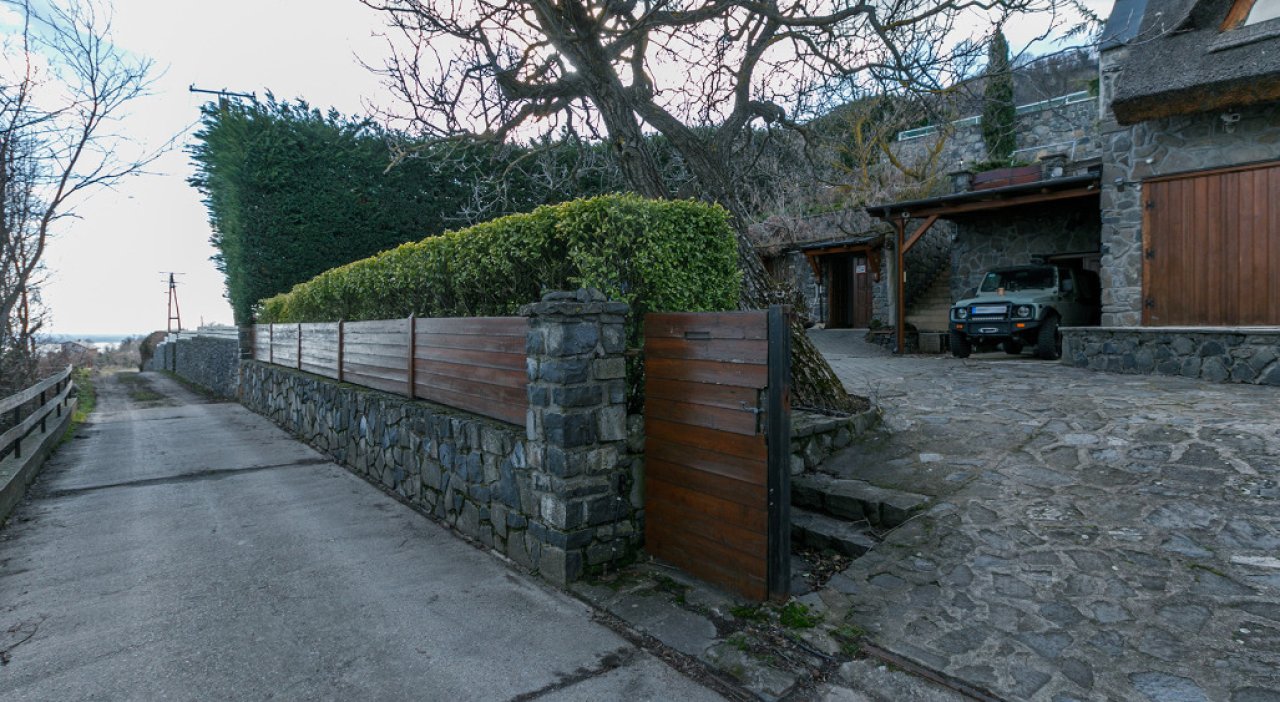 (AAA) Premium-Wohnhaus mit unvergleichlichem Panoramablick auf den Balaton (33880)