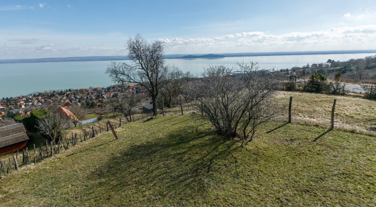 (AAA) Premium-Wohnhaus mit unvergleichlichem Panoramablick auf den Balaton (33880)