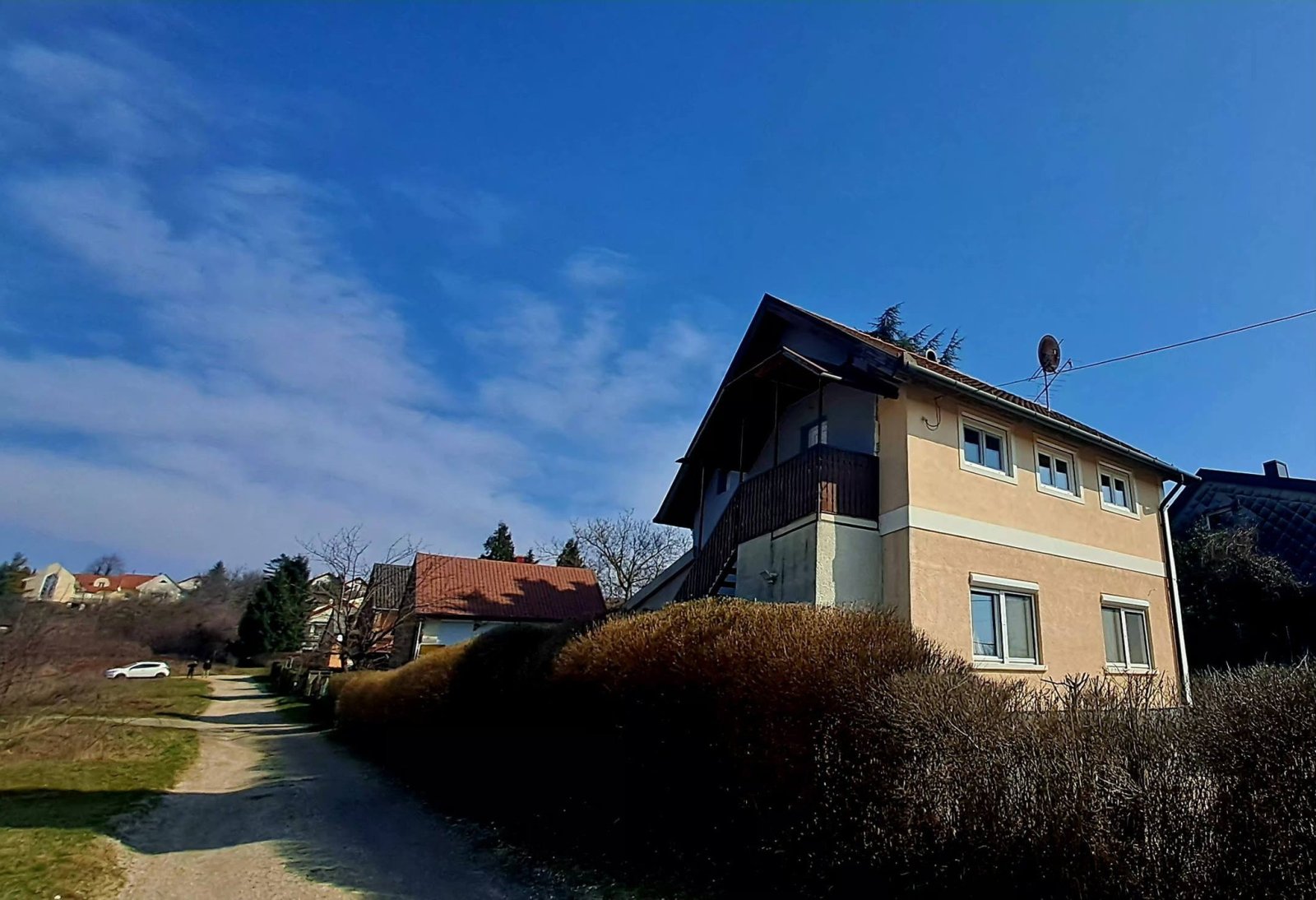(AAA) Renoviertes Einfamilienhaus in ruhiger & doch zentraler Lage