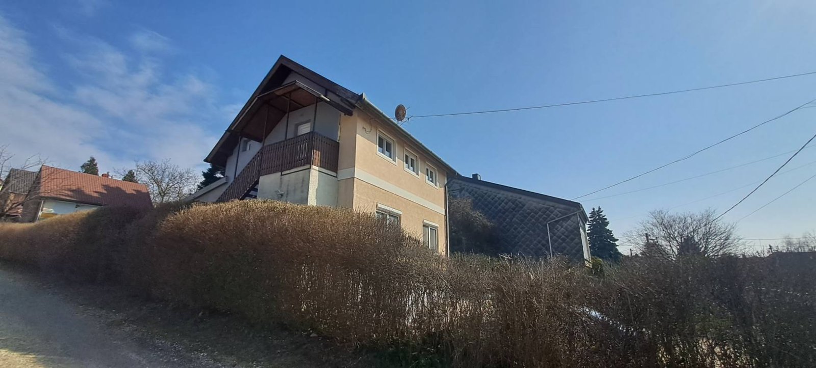 (AAA) Renoviertes Einfamilienhaus in ruhiger & doch zentraler Lage