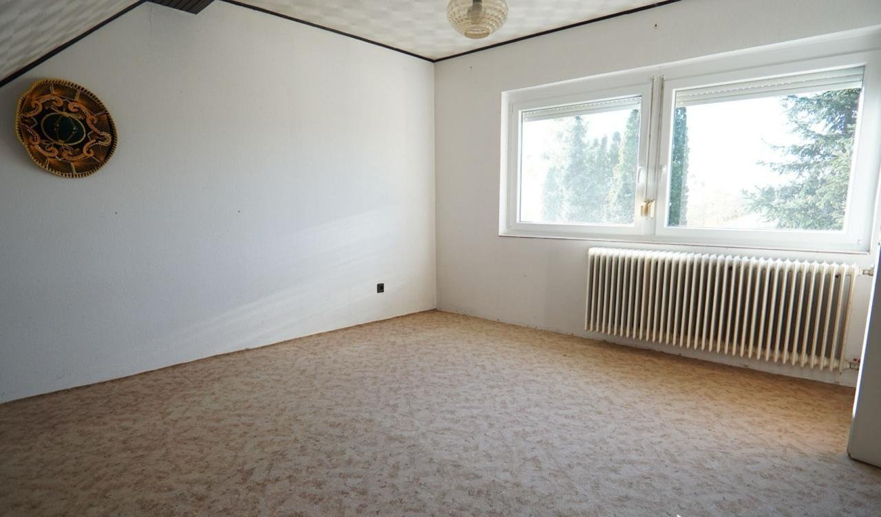(BAA) Großes Zweifamilienhaus mit großem Grundstück in ruhigem Ort (KK2016)