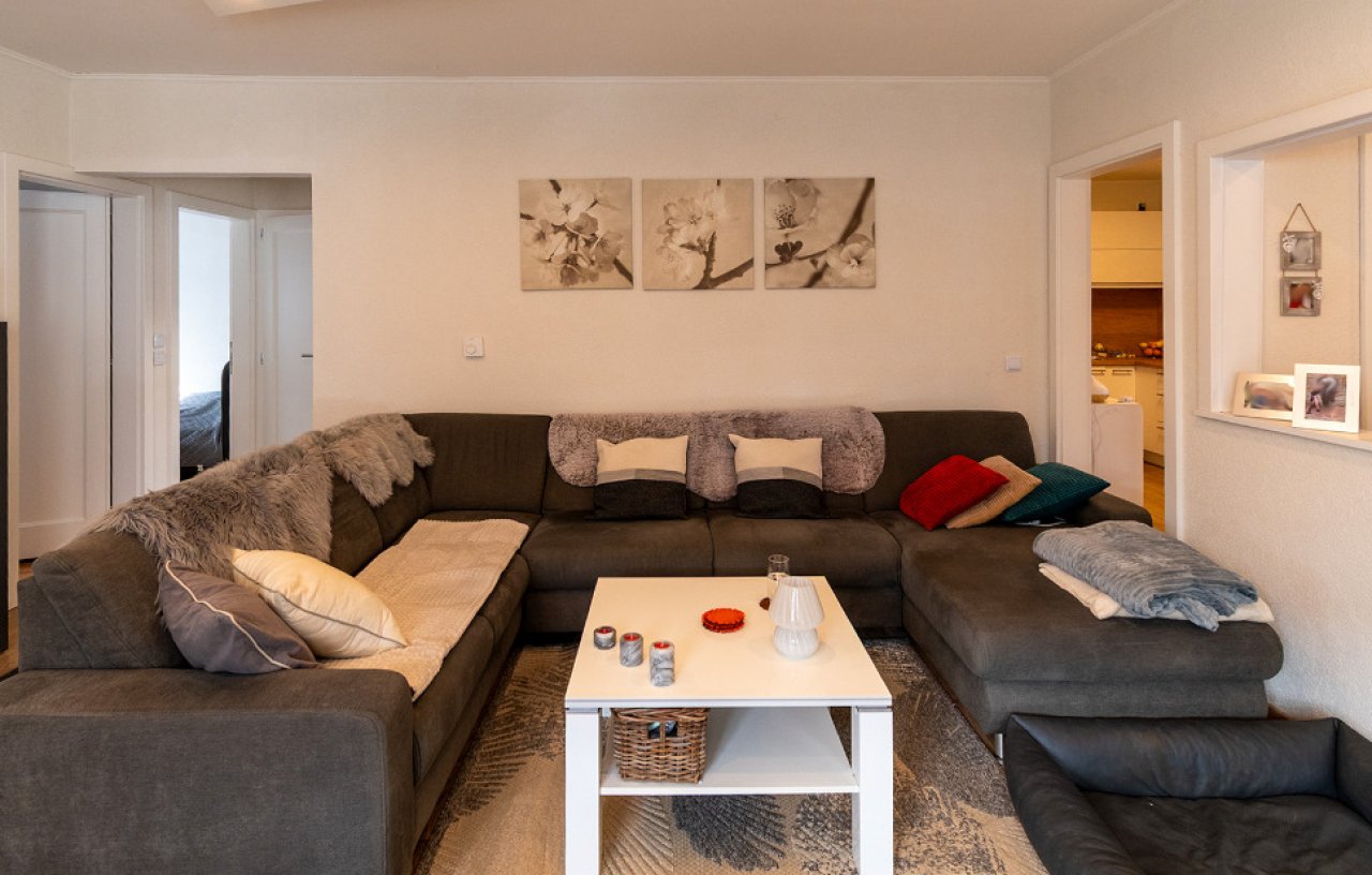 (AAA) Renoviertes Einfamilienhaus in ruhiger Lage Nähe Balaton (33884) — Bright living room with open layout and various access options