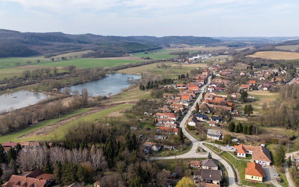 (AAA) Renoviertes Einfamilienhaus in ruhiger Lage Nähe Balaton (33884) — Idyllic rural setting with river view