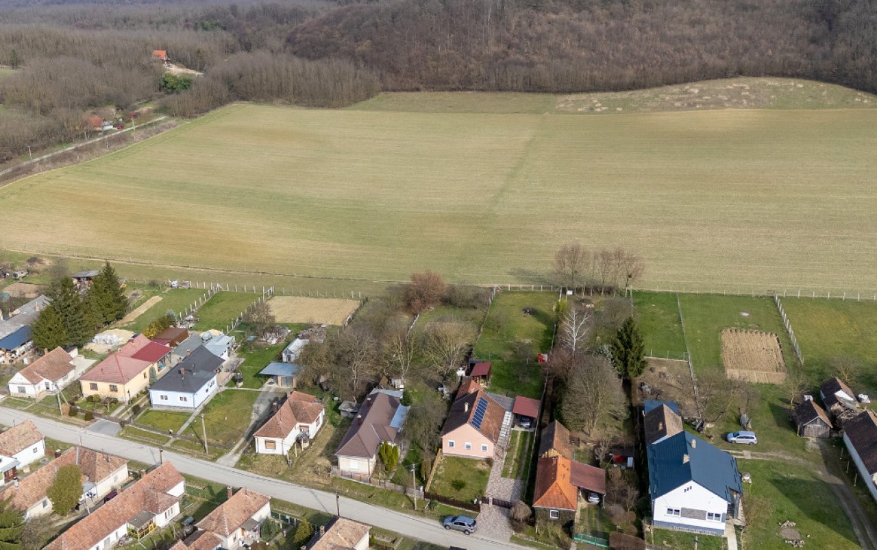 (AAA) Renoviertes Einfamilienhaus in ruhiger Lage Nähe Balaton (33884) — Idyllic location with extensive open spaces and agricultural opportunities
