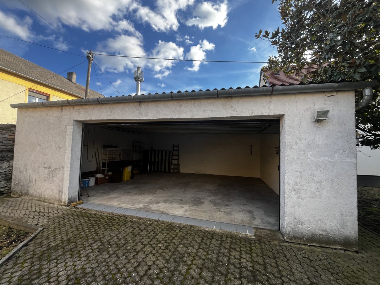 (ABA) Einfamilienhaus / Existenz  mit vielfältigen Nutzungsmöglichkeiten im schönen Tapolca (KK2208)