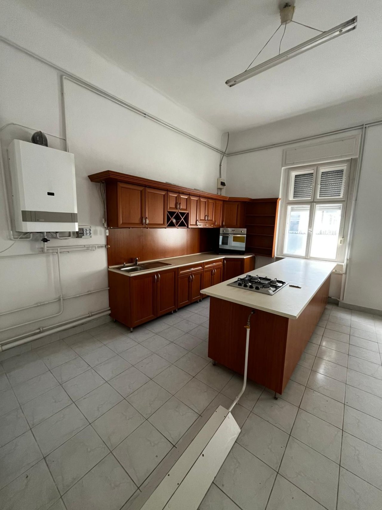 (ABA) Einfamilienhaus / Existenz  mit vielfältigen Nutzungsmöglichkeiten im schönen Tapolca (KK2208)