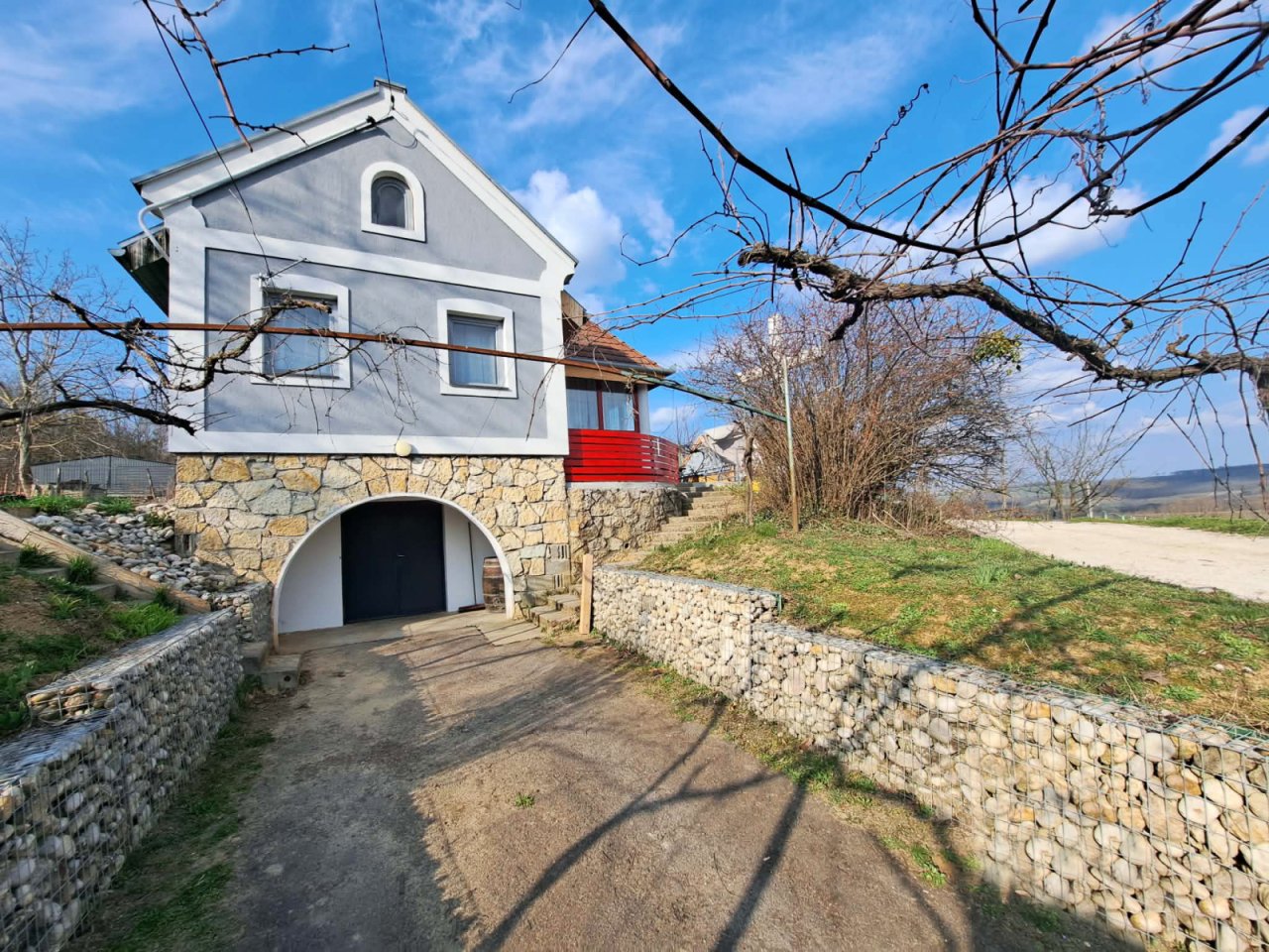 (AAA) Renoviertes Weinberghaus in ruhiger Lage (KK1948)